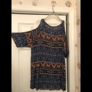 Multi-color cold shoulder tee size 2x
